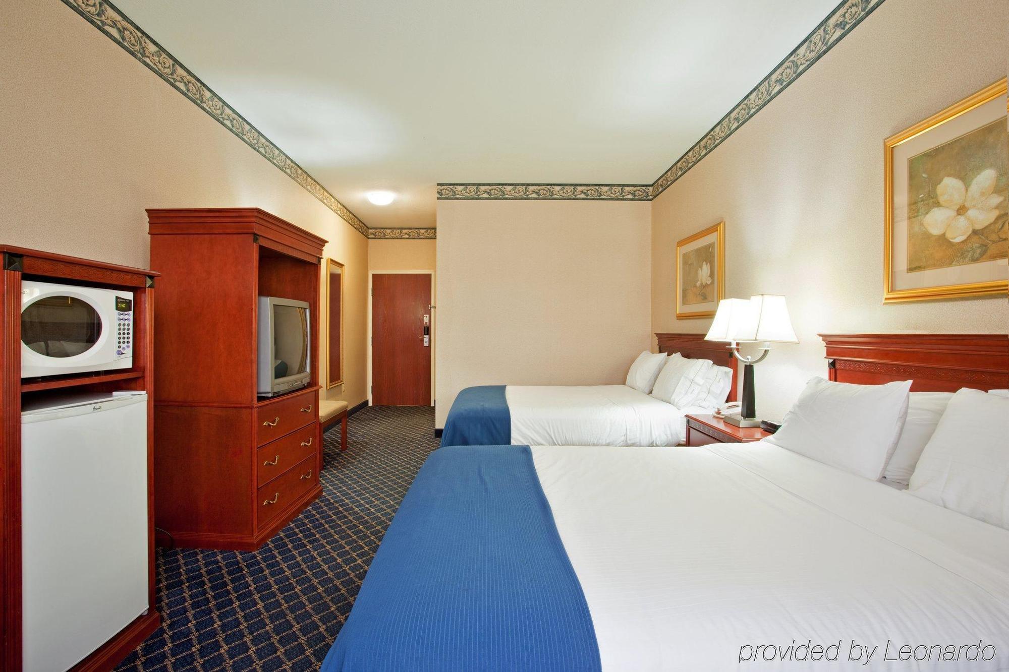 Holiday Inn Express & Suites Danville By Ihg Room photo